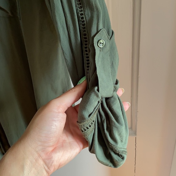 Signature Studio Button Up with Sleeve Detail - Picture 3 of 8